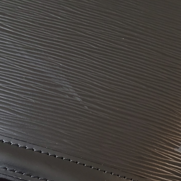 LOUIS VUITTON Blk EPI Leather ST JACQUES EXCELLENT Condition - Picture 12 of 13